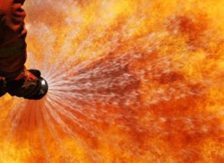 Zjarri kaplon kabllon kryesore elektrike në Saraj (Video)