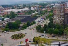 “Ngrohja me rrymë është luks”/Tetovarët ngrohen me dru, ajri në qytet vazhdon të jetë i ndotur