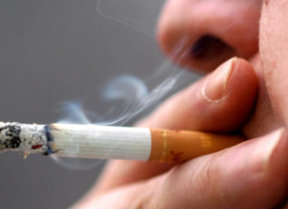 Dy cigare në ditë dëmtojnë mushkëritë sikurse dy pako