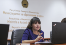 Skandaloze / Ministria e Arsimit tallet me Gjuhën Shqipe dhe prindërit shqiptarë