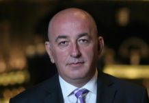 Ja kush ja futi “gjumashat” Ziadin Selës në parti