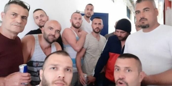 36526CB8-3D30-444E-BE69-F83AC74578D2