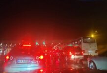 Kolona të gjata në kufirin Kosovë-Shqipëri, kontrollet vazhduan edhe për 28 Nëntor