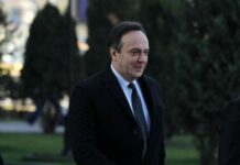 Mijallkovi lirimin e tij e festoi në një kafene të Shkupit (FOTO)