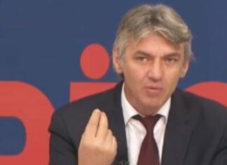 Ziadin Sela uron nxënësit dhe mësuesit, por ka edhe një porosi