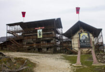 Kurti bën homazhe në Prekaz: Kulla e Jasharëve duhet të mirëmbahet, është margaritar i historisë sonë të lavdishme