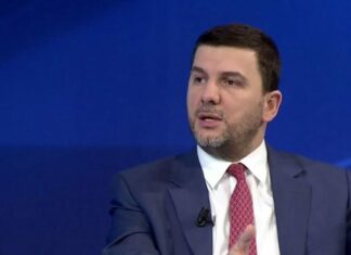 Krasniqi: Nuk bëjmë opozitë me molotov e gaz lotsjellës, modeli i VV-së e ka dëmtuar vendin