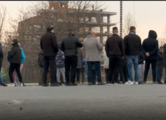 Banorët e Hasanbegut dhe Stajkovcit bllokuan rrugën, protestuan pasi nuk kanë energji elektrike