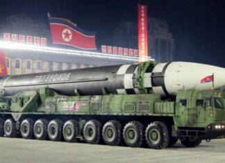 Koreja e Veriut trondit gadishullin, lëshon raketën më të madhe balistike ndërkontinentale