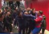 Shtyrje, ofendime e pështyrje, pastaj policia: shikoni sherrin në tunel në Atletico-City (VIDEO)