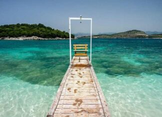 Covid-19 dhe pushimet: A mund të infektohemi nga uji?