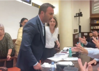 Incident në kuvendin e Maqedonisë (VIDEO)