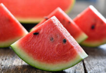 Ëmbëlsira e verës me kos dhe shalqi