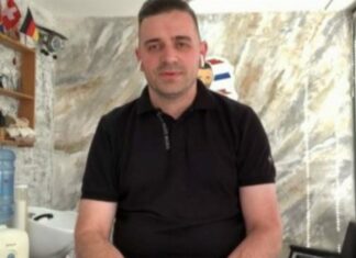 Berberi shqiptar bën gjestin e emocionues për Bajram