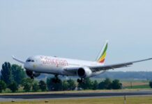 Bën vaki edhe kjo/ aeroplani me udhëtarë dështon të aterojë, pilotët në gjumë